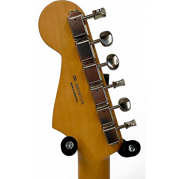 Used 2025 Fender PLAYER II STRATOCASTER CORAL RED Solid Body Electric Guitar