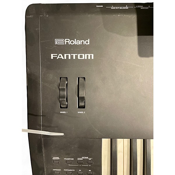 Used Roland Fantom 07 Keyboard Workstation