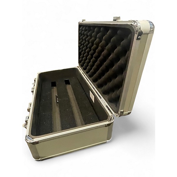 Used Pedaltrain Metro 16 Pedal Board