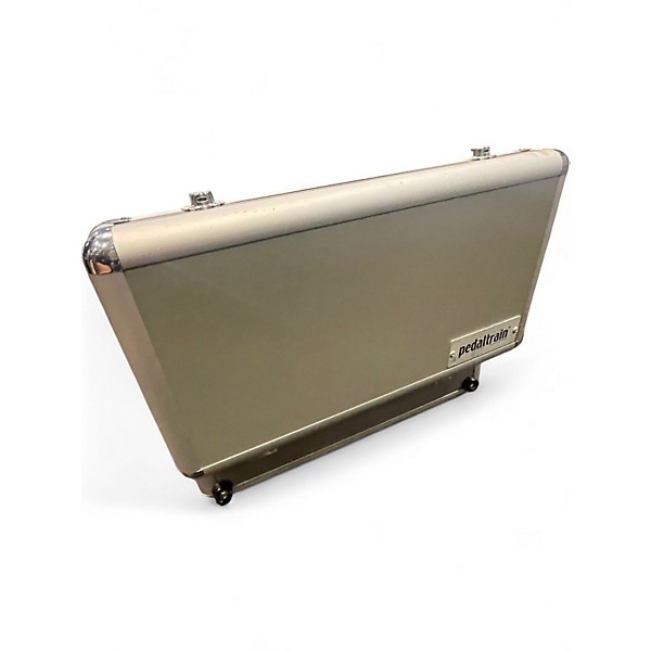 Used Pedaltrain Metro 16 Pedal Board