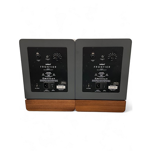 Used Output FRONTIER PAIR Powered Monitor