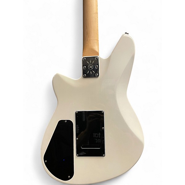 Used Reverend descent baritone White Baritone Guitars