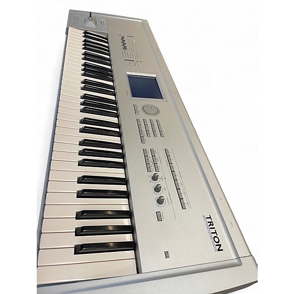 Used KORG Triton Classic 61 Key Keyboard Workstation