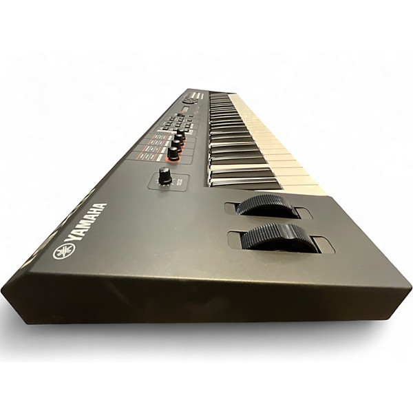 Used Yamaha MX61 61 Key Keyboard Workstation