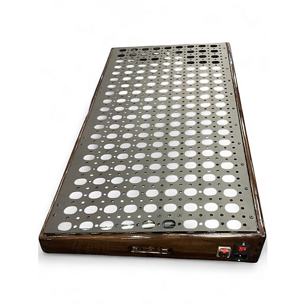 Used Hands custom pedalboard supreme 32x16 Pedal Board