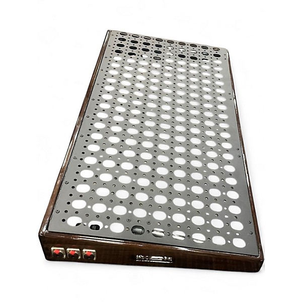 Used Hands custom pedalboard supreme 32x16 Pedal Board