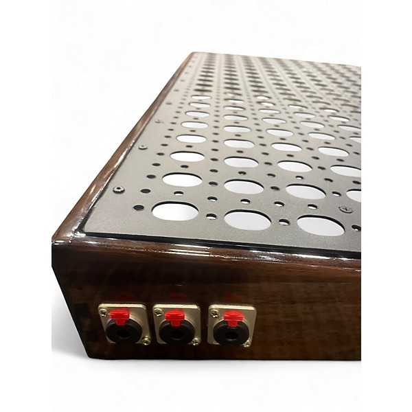 Used Hands custom pedalboard supreme 32x16 Pedal Board