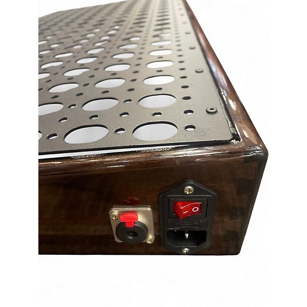 Used Hands custom pedalboard supreme 32x16 Pedal Board