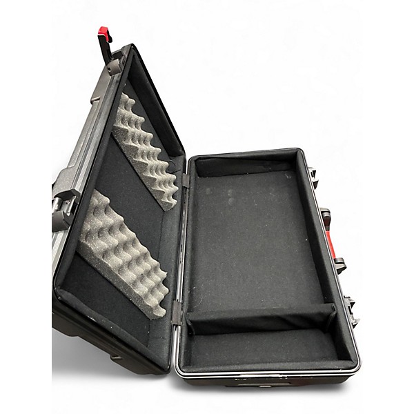 Used Gator Helix floor case w/wheels Utility Case