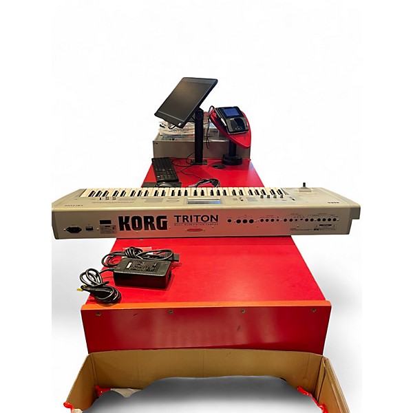 Used KORG Triton Classic 61 Key Keyboard Workstation
