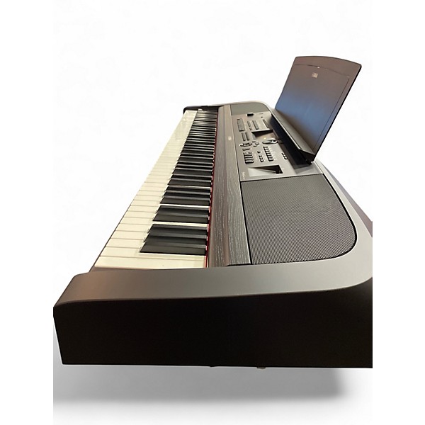 Used Yamaha DGX670 Arranger Keyboard