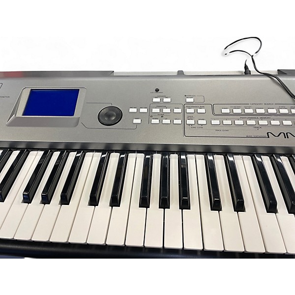 Used Yamaha MM6 61 Key Keyboard Workstation