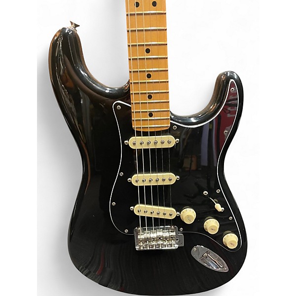 Used Fender Player II Stratocaster Maple Fingerboard Limited-Edition Black Solid Body Electric Guitar