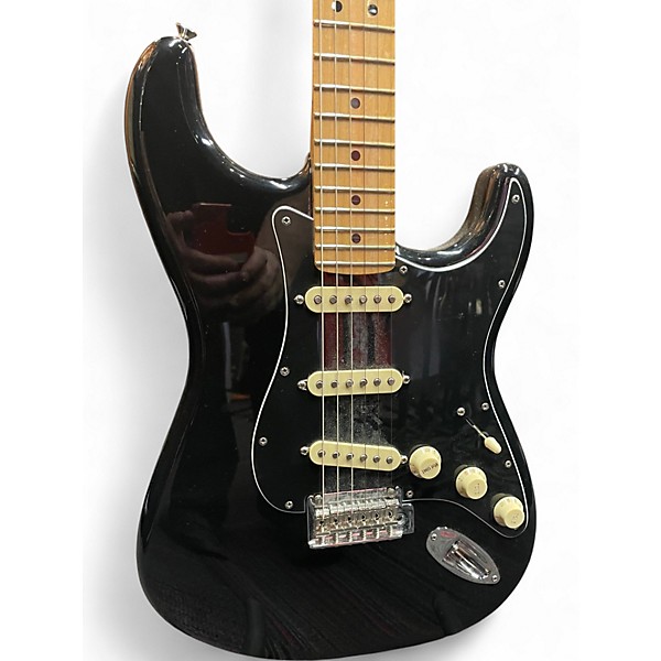 Used Fender PLAYER SERIES LIMITED EDITION STRATOCASTER Black Solid Body Electric Guitar