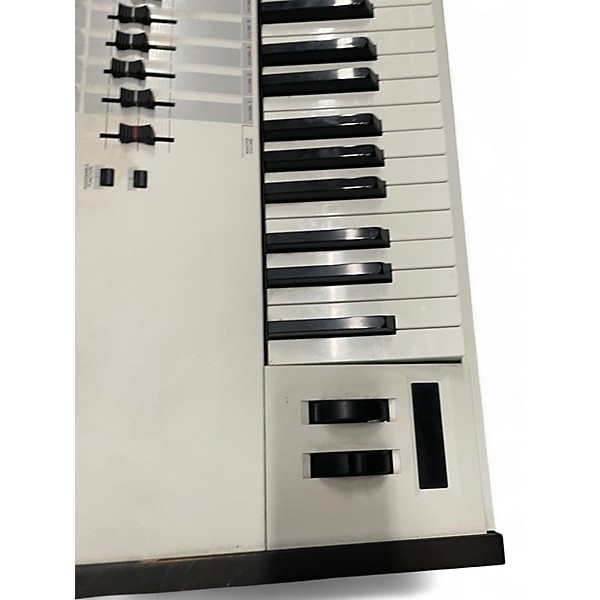 Used Yamaha Motif XF8 88 Key Keyboard Workstation