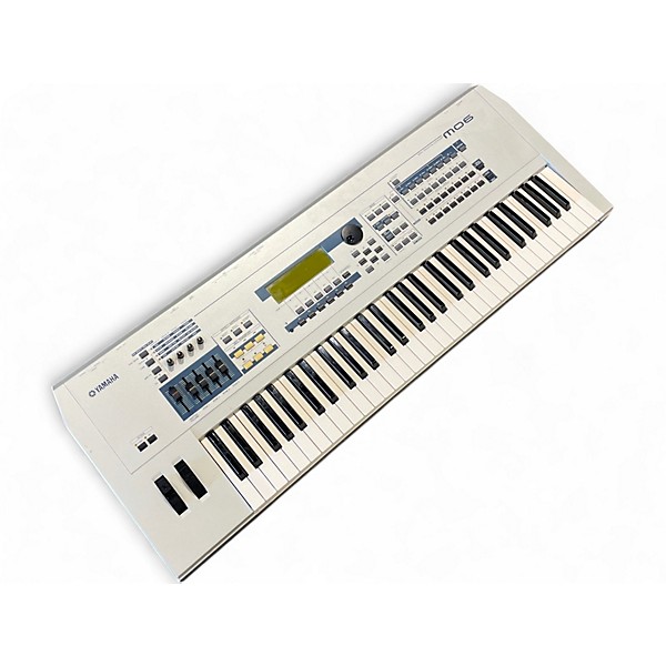 Used Yamaha MO6 61 Key Keyboard Workstation