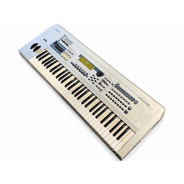 Used Yamaha MO6 61 Key Keyboard Workstation