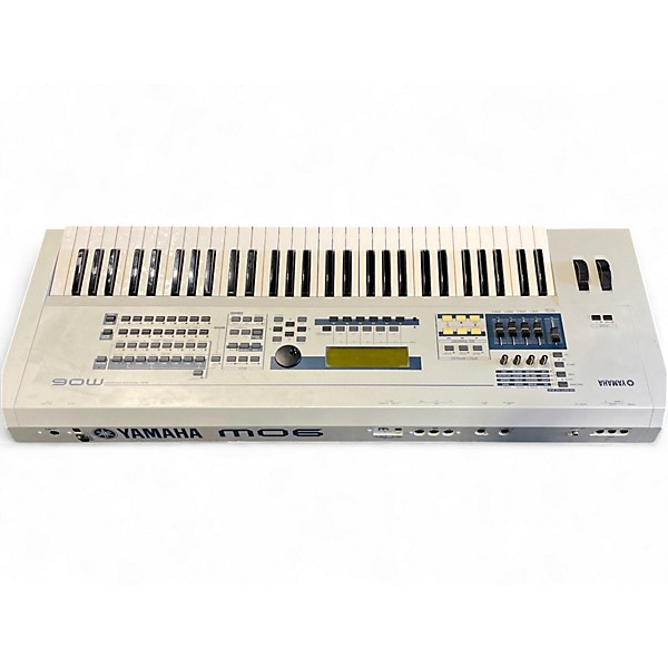 Used Yamaha MO6 61 Key Keyboard Workstation