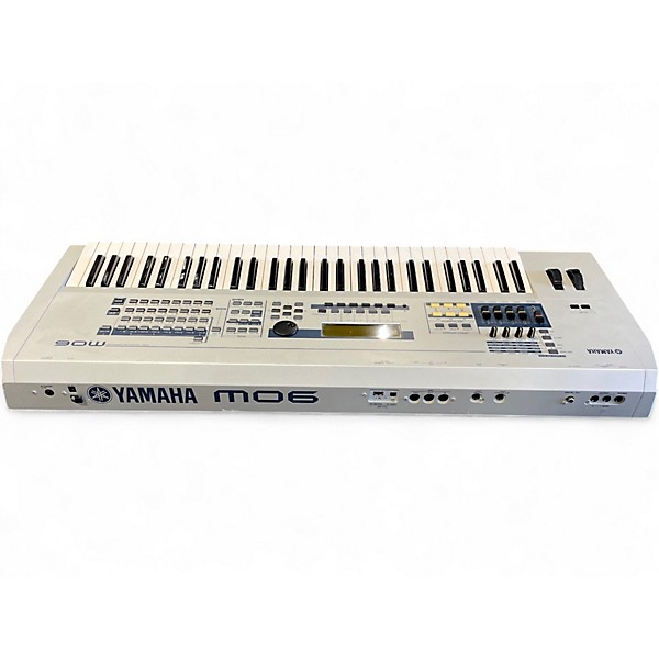 Used Yamaha MO6 61 Key Keyboard Workstation