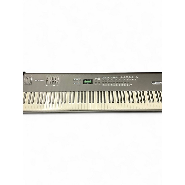 Used Alesis QS8 Keyboard Workstation