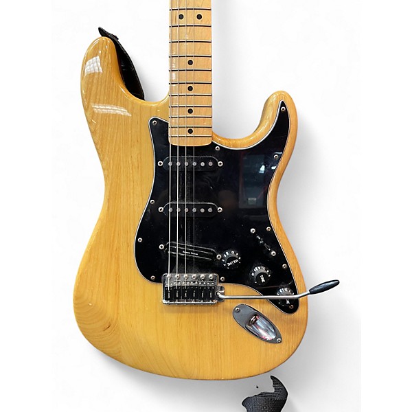 Used Fender Classic Series '70s Stratocaster Butterscotch Solid Body Electric Guitar