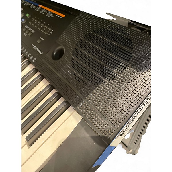 Used Yamaha PSRE253 61 Key Portable Keyboard