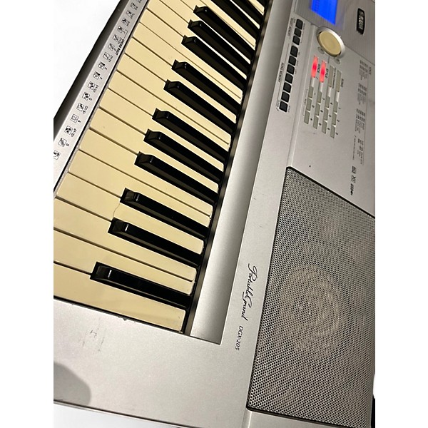 Used Yamaha DGX-205 Keyboard Workstation