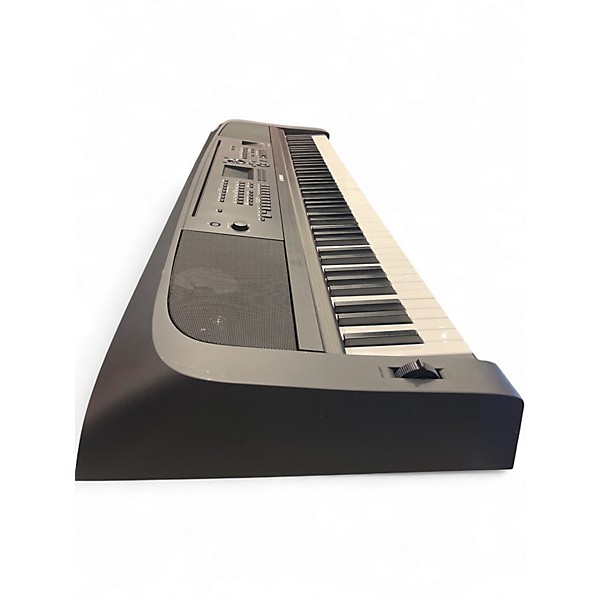Used Yamaha DGX670B Stage Piano