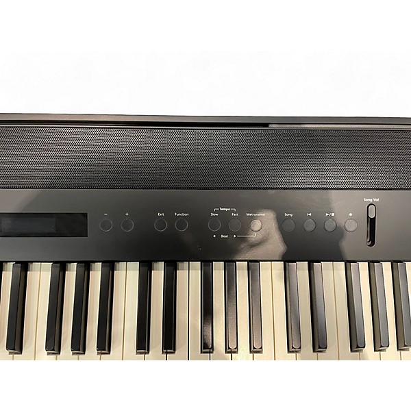 Used Roland FP-60 Keyboard Workstation