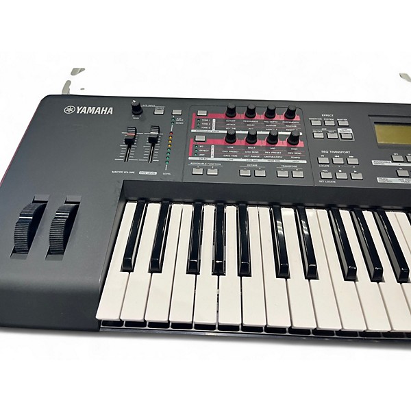 Used Yamaha MOXF6 61 Key Keyboard Workstation
