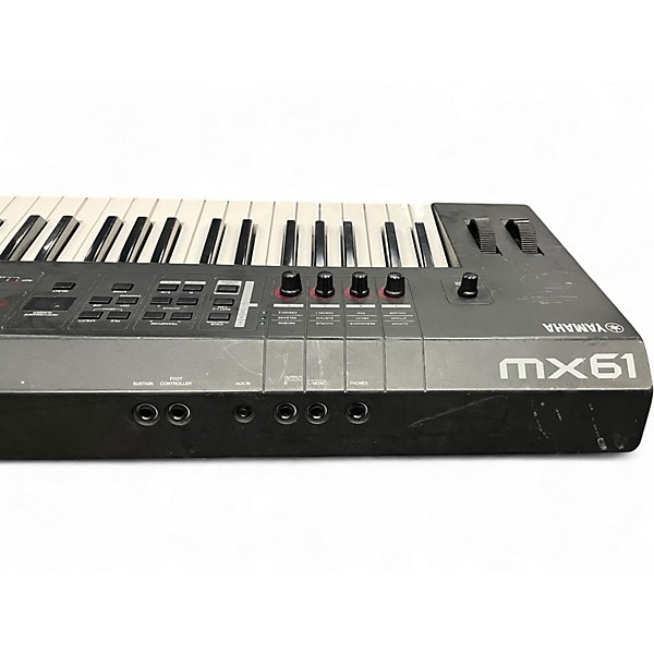 Used Yamaha MX61 v1 61 Key Keyboard Workstation