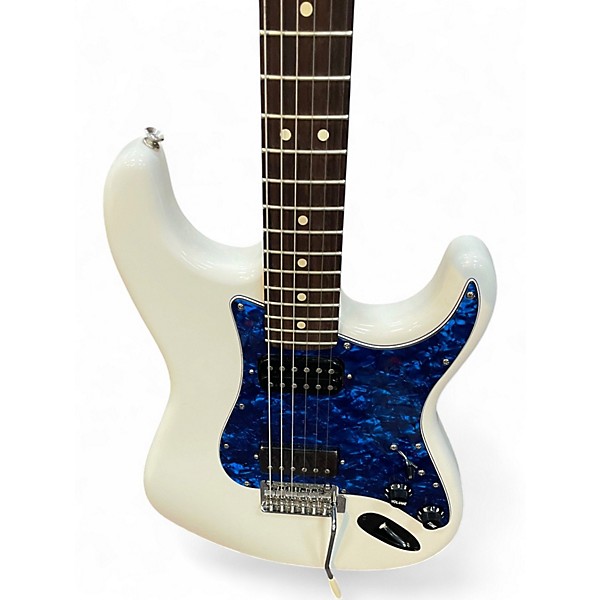 Used Fender PLAYER II STRATOCASTER HSS White Solid Body Electric Guitar