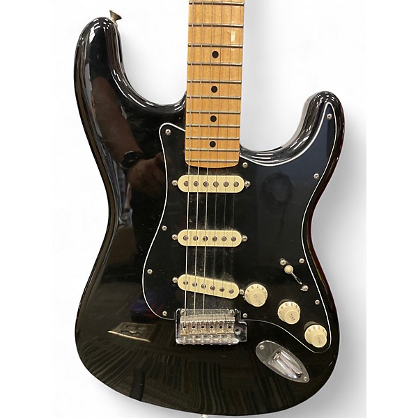 Used Fender Special Edition Player Stratocaster Black Solid Body Electric Guitar