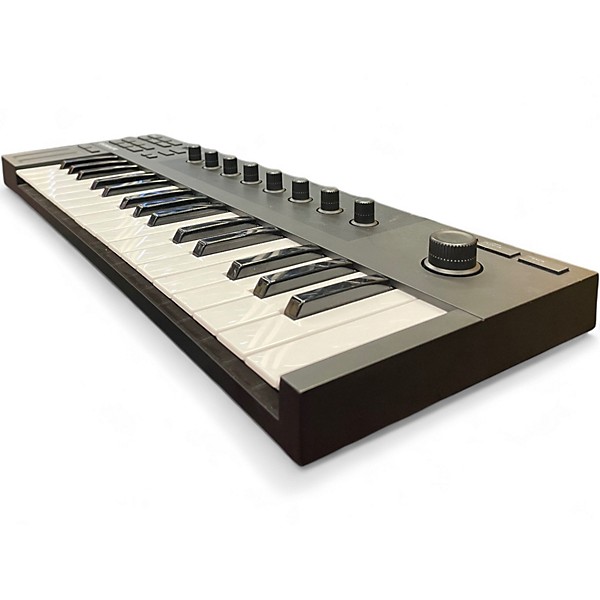 Used Native Intruments KOMPLETE KONTROL M32 MIDI Controller