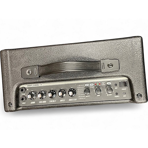 Used Fender mustang v.2 Guitar Combo Amp