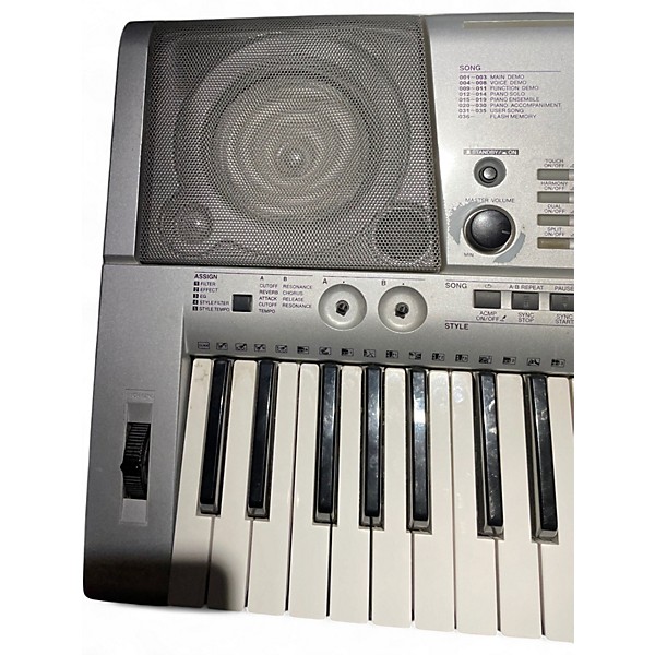 Used Yamaha PSRE403 Portable Keyboard