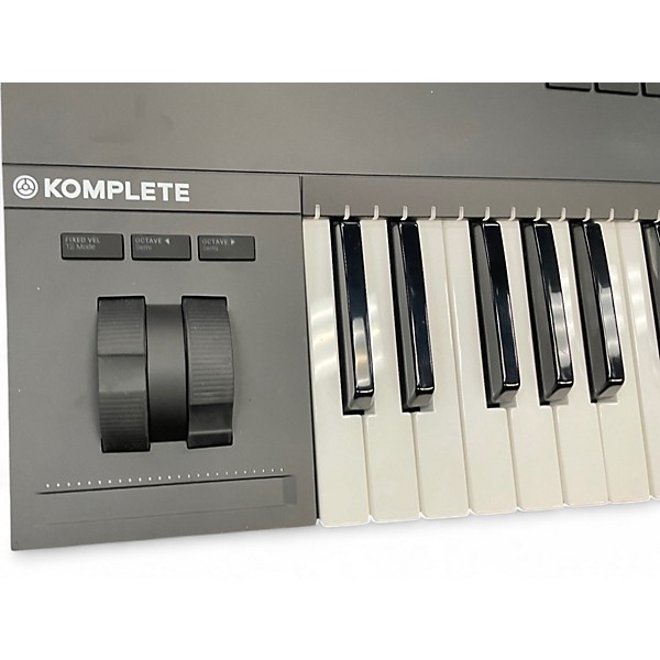 Used Native Instruments Komplete Kontrol S61 MK2 MIDI Controller