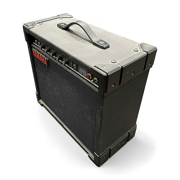 Used Yamaha VX SERIES 25 Guitar Combo Amp