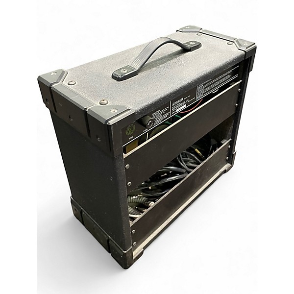 Used Yamaha VX SERIES 25 Guitar Combo Amp