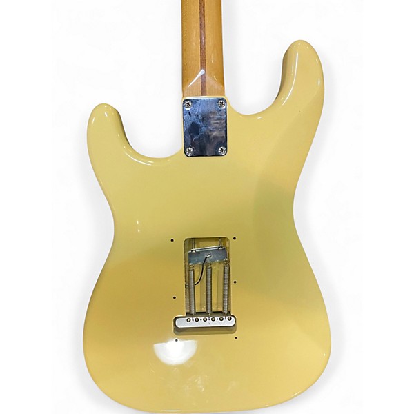 Used Fender Artist Series Yngwie Malmsteen Stratocaster Vintage White Solid Body Electric Guitar