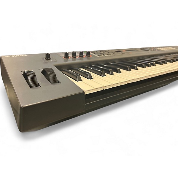 Used Yamaha MX61 61 Key Keyboard Workstation