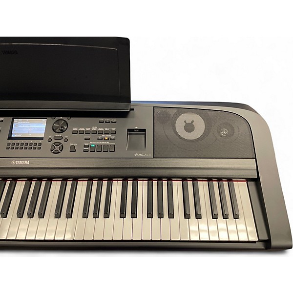Used Yamaha DGX670 Keyboard Workstation