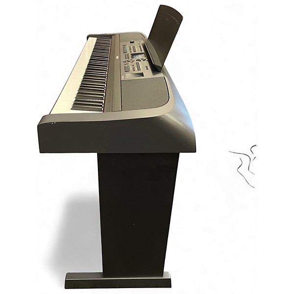 Used Yamaha DGX670 Keyboard Workstation
