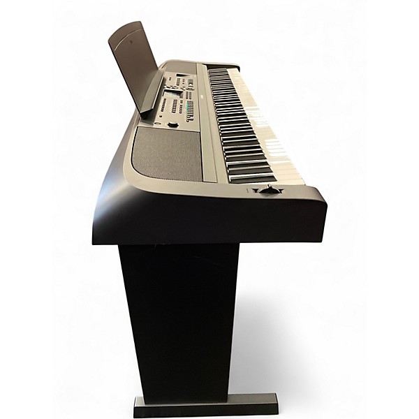 Used Yamaha DGX670 Keyboard Workstation