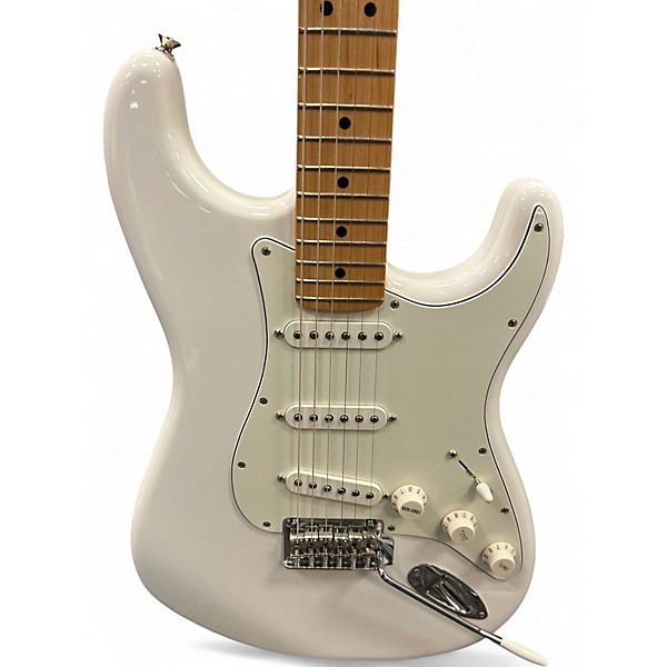 Used Fender Player Stratocaster Arctic White Solid Body Electric Guitar