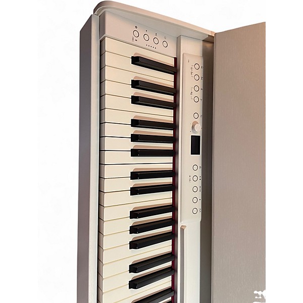 Used Roland F701