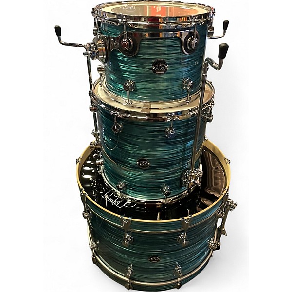 Used DW 6 Piece Performance Series Turquoise Oyster Drum Kit