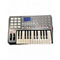 Used Akai Professional MPK25 25 Key MIDI Controller thumbnail