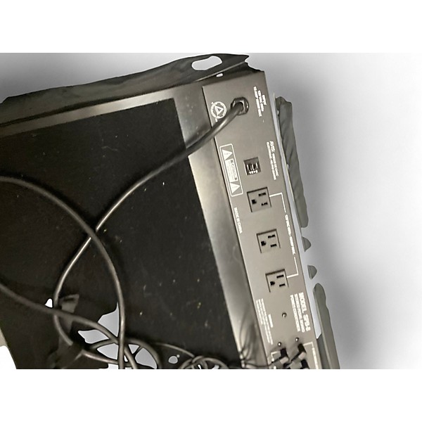 Used Furman spb8 Pedal Board