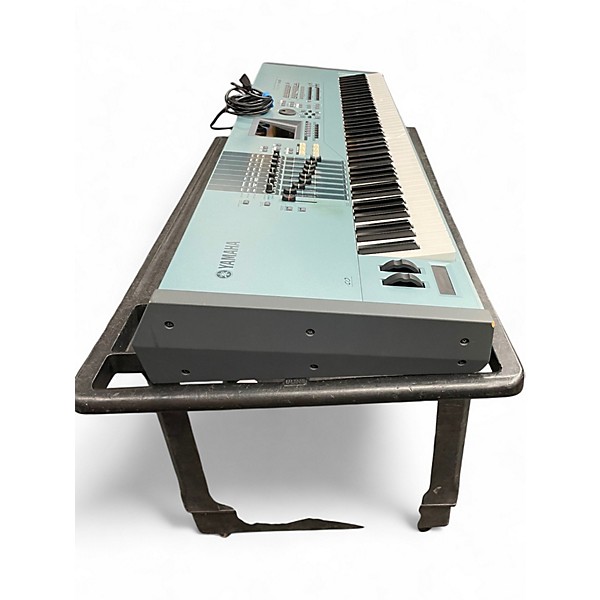 Used Harbinger VARI V2112 Powered Speaker